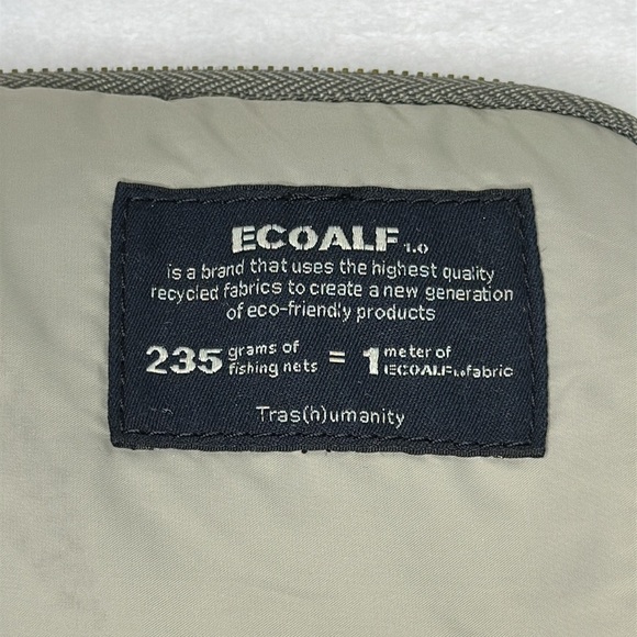 Ecoalf MacBook Air/Pro Zip Around Closure Laptop Case - Picture 2 of 8